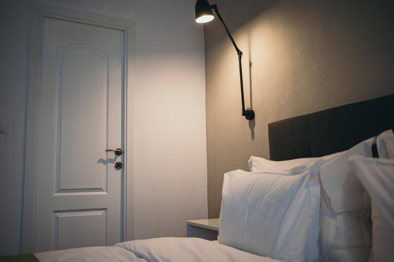 Nest Guesthouse Дробета-Турну-Северин Екстер'єр фото