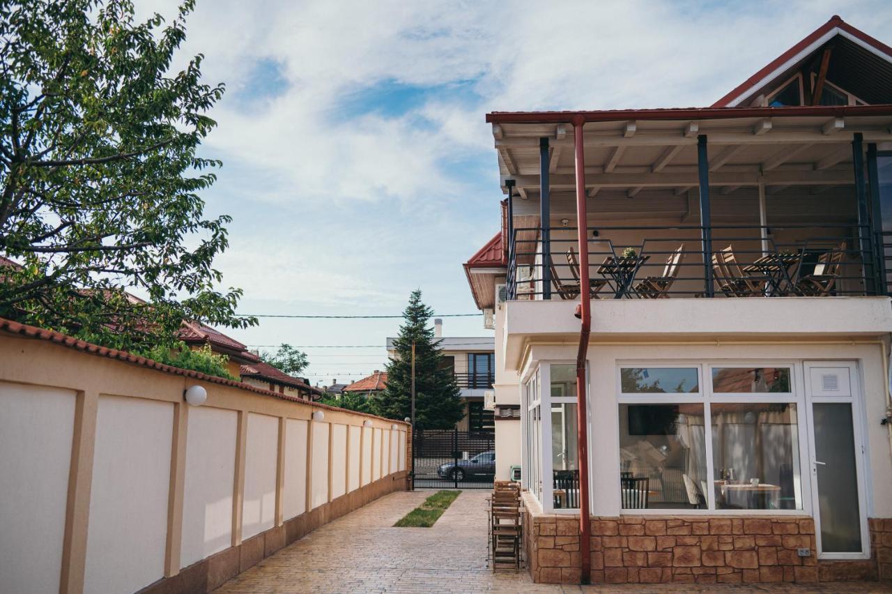 Nest Guesthouse Дробета-Турну-Северин Екстер'єр фото