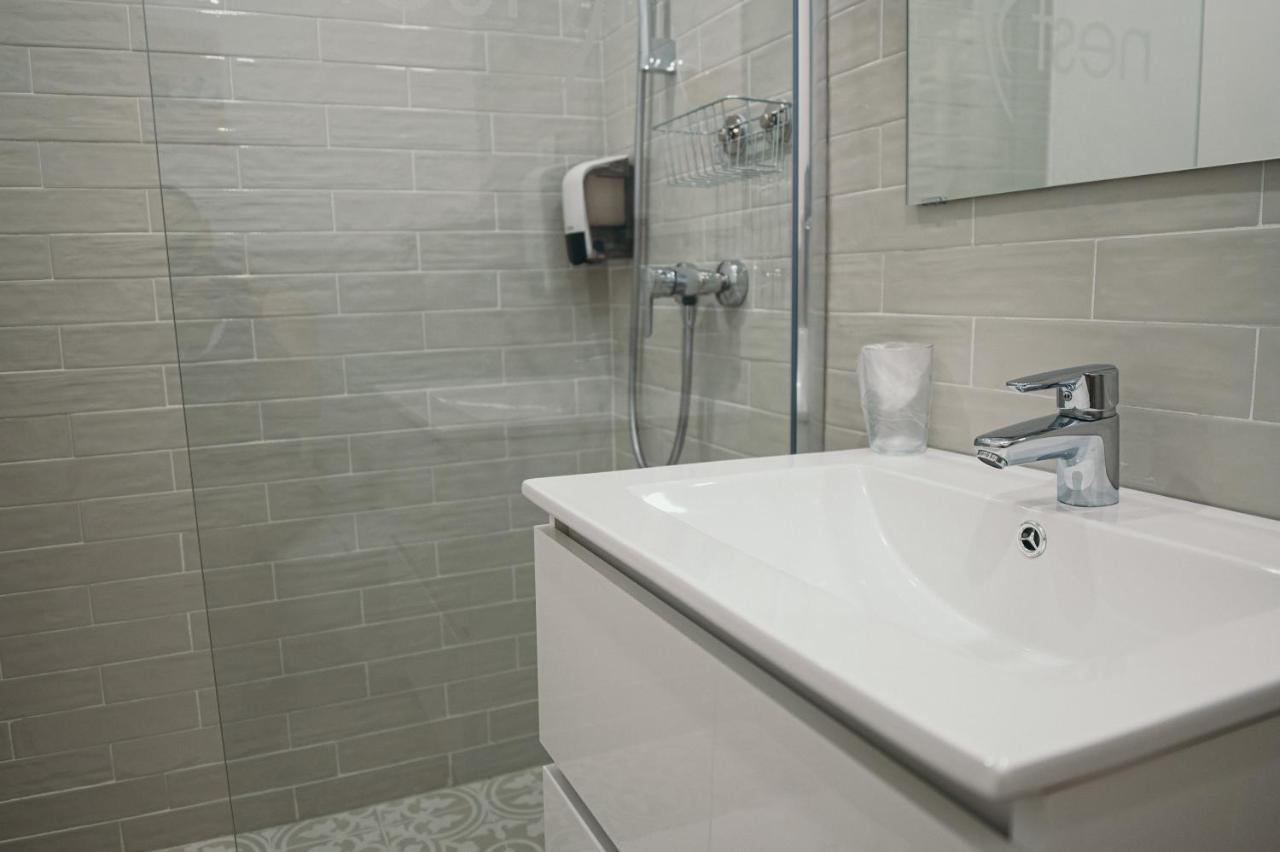 Nest Guesthouse Дробета-Турну-Северин Екстер'єр фото