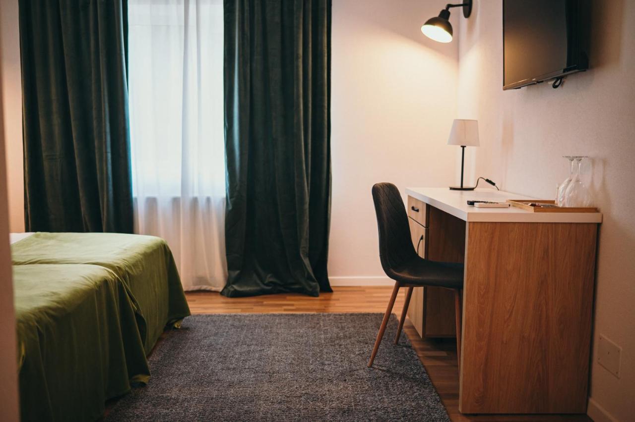 Nest Guesthouse Дробета-Турну-Северин Екстер'єр фото