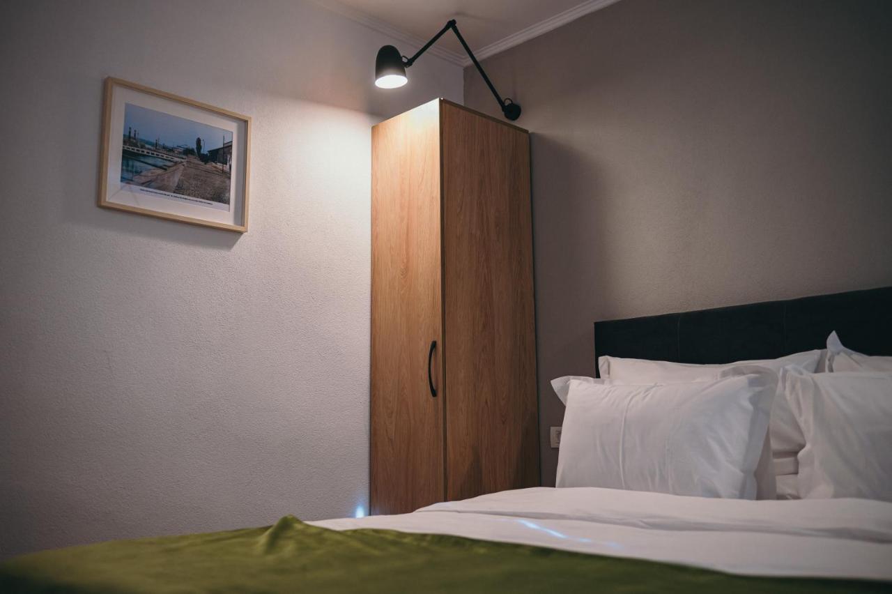 Nest Guesthouse Дробета-Турну-Северин Екстер'єр фото