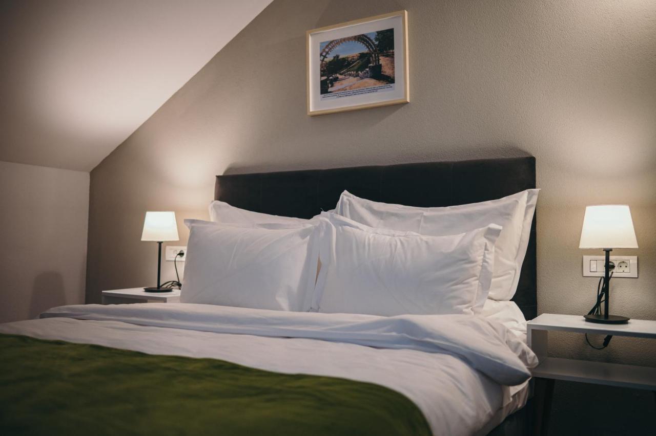 Nest Guesthouse Дробета-Турну-Северин Екстер'єр фото